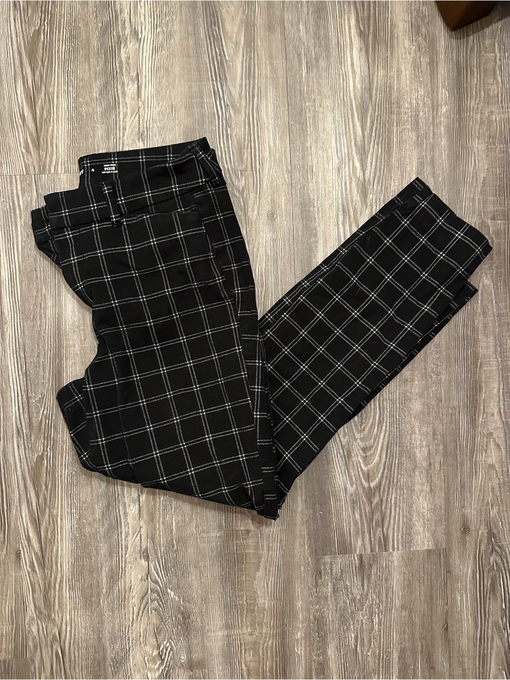 Old Navy Black and White Windowpane Pixie Pants